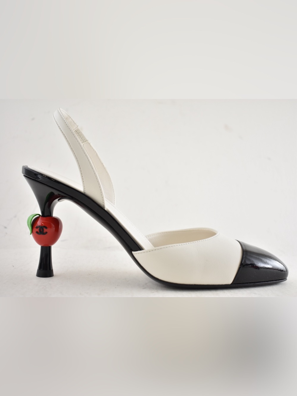 Chanel 26A Metiers Blazy White Black Red Apple Sling CC Slingback Heel Pump 38 - Picture 2 of 16